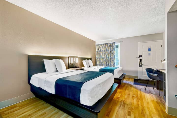 Room 8 of 34