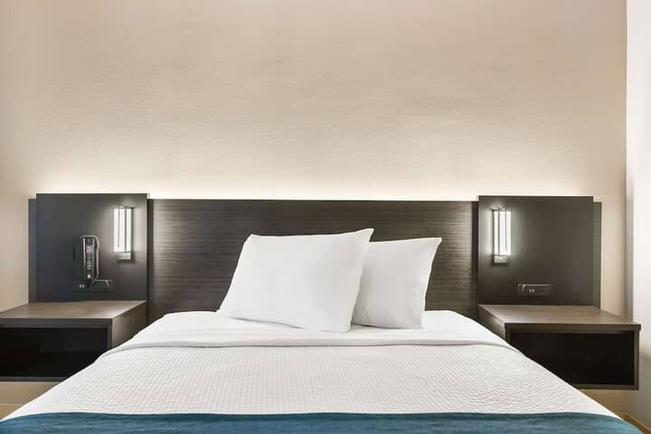 Room 4 of 34