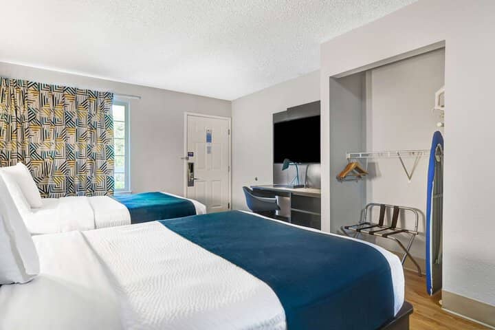 Room 9 of 34